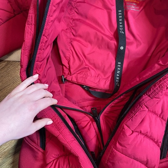 Bernardo Hooded Quilted Water Repellent Jacket - Picture 9 of 11